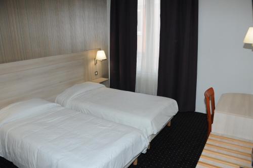 Katil atau katil-katil dalam bilik di Hôtel Patio Brancion
