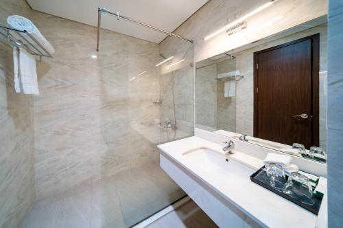 a bathroom with a sink and a mirror at Khách sạn Thái Bình Dream in Thái Bình