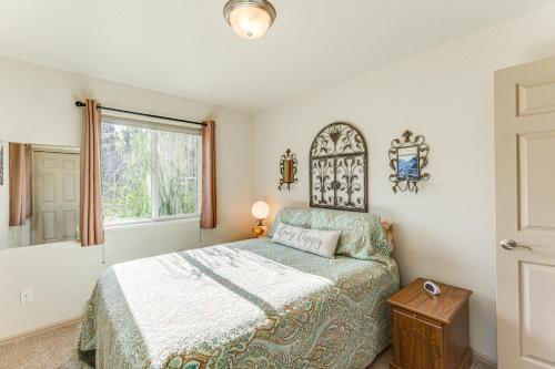 Кровать или кровати в номере Montrose Townhome 13 Mi to Black Canyon Natl Park
