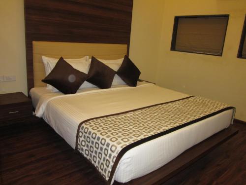Cama o camas de una habitación en Vijaya Tej Clarks Inn