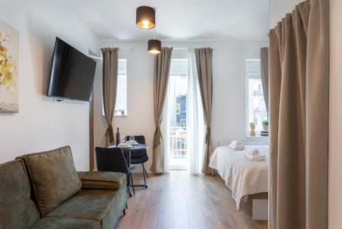 Design Park Residences Near Main Square- StayFLOK