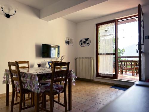 TV a/nebo společenská místnost v ubytování 4Flats in Orto di Venanzio