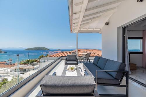 Ioanna House - Seaside Living, Walk to Beach