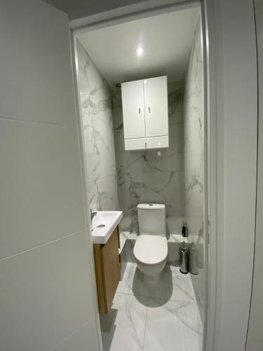 a bathroom with a toilet and a sink at Room only - Serene room with Chineses-Parisian in Rosny-sous-Bois