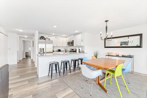 a kitchen and dining room with a wooden table and chairs at Park Pointe: City Sights Chalet (A204) in Chelan