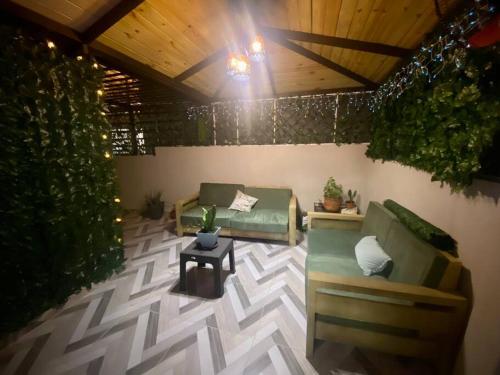 Χώρος καθιστικού στο Stunning Condo fully equipped with amazing patio!