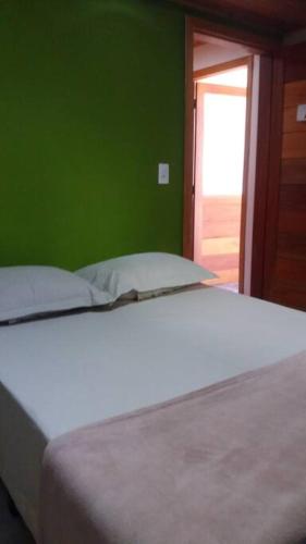 Postel nebo postele na pokoji v ubytování Cabana do Pinhão completa, CALEFAÇÃO 3 SUÍTES