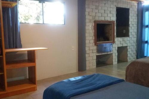 Postel nebo postele na pokoji v ubytování Cabana do Pinhão completa, CALEFAÇÃO 3 SUÍTES