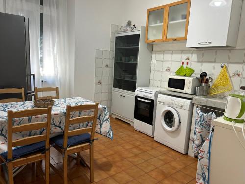 Kuchyň nebo kuchyňský kout v ubytování La Casa di Ale