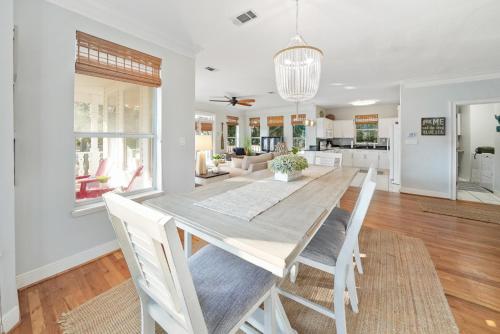 Una cocina o cocineta en Texas Tides by Gulf Tide Vacation Rentals