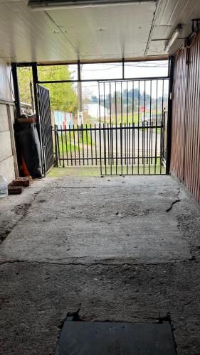 an empty room with a gate in a building at Cabaña con estacionamiento privado in Llanquihue