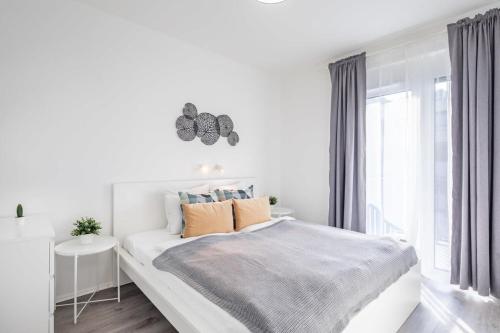 Fresh & Modern - with 2 balconies