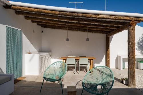 two green chairs sitting on a patio with a table at Casa Paraíso in Ferreira do Alentejo