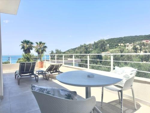 Φωτογραφία από το άλμπουμ του La Laguna Rooftop Apartment 50 m from the beach σε Masline