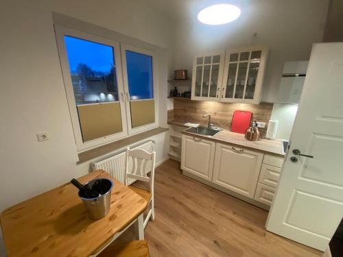 a small kitchen with a wooden table and a table and a table at SYLT: Messe-/Business-/FeWo Düsseldorf in Hilden