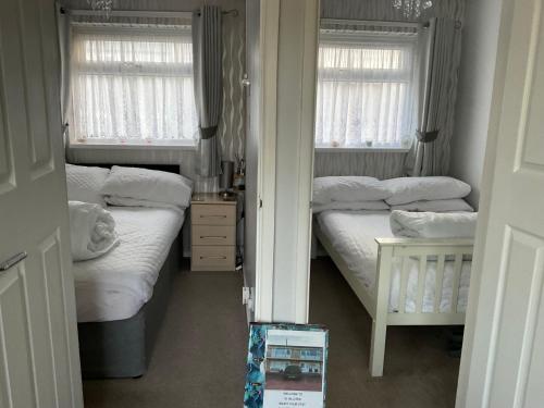 Katil atau katil-katil dalam bilik di 1st Floor Hillview 2 bedroomed Central Location No pets
