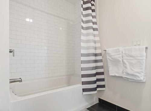 Un baño de Boston Executive Quarters Mystic River edition