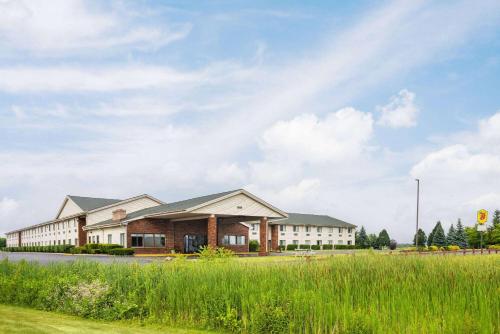 a building on the side of a road at Super 8 by Wyndham Henrietta/Rochester Area in Henrietta
