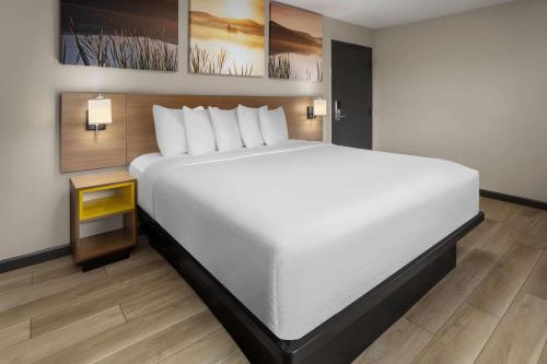 Ένα ή περισσότερα κρεβάτια σε δωμάτιο στο Days Inn by Wyndham Wurtsboro