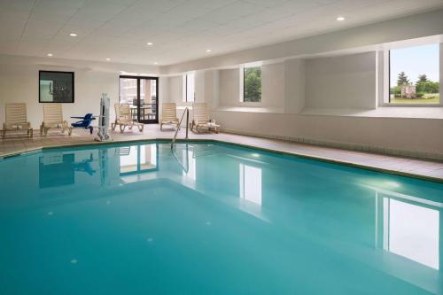 a swimming pool with blue water in a building at Baymont by Wyndham Georgetown Lexington North in Georgetown