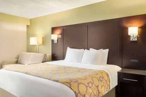 a large bed in a hotel room at Baymont by Wyndham Georgetown Lexington North in Georgetown