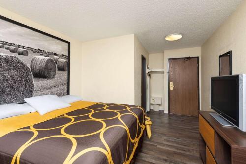Televisyen dan/atau pusat hiburan di Super 8 by Wyndham Dodge City