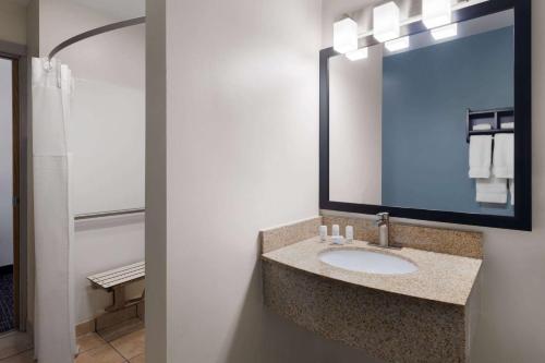 Un baño de Baymont by Wyndham Boardman