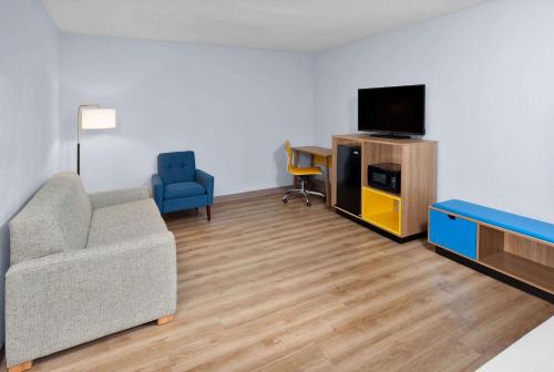 Gallery image of Days Inn & Suites by Wyndham Siler City in Siler City