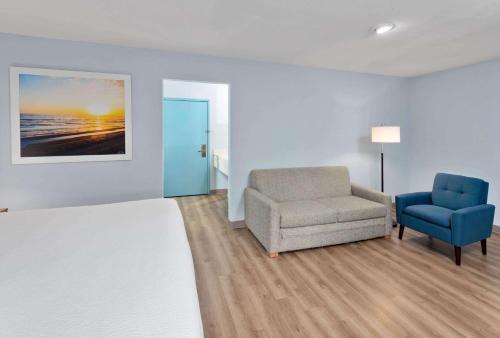 Gallery image of Days Inn & Suites by Wyndham Siler City in Siler City