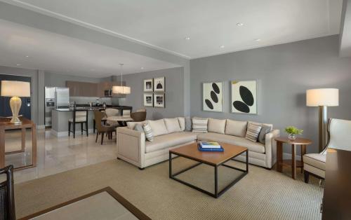 Un lugar para sentarse en Bristol Panama, a Registry Collection Hotel