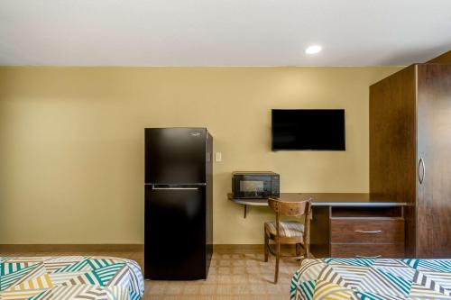 TV a/nebo společenská místnost v ubytování Motel 6 Breaux Bridge, LA