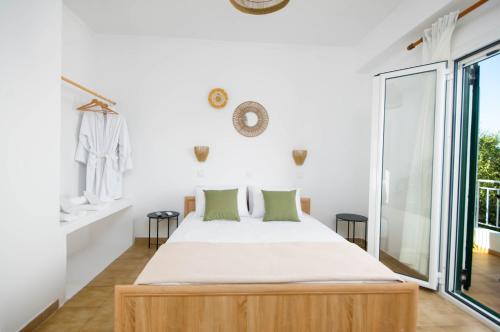 Postel nebo postele na pokoji v ubytování BLISS Corfu