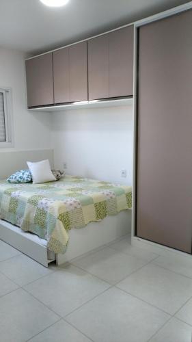 Giường trong phòng chung tại 2 Evangelistas Apartamentos