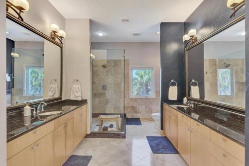 a bathroom with two sinks and a shower at Your Personal Resort-7BR, Pool, Tennis, Boating & in Sarasota