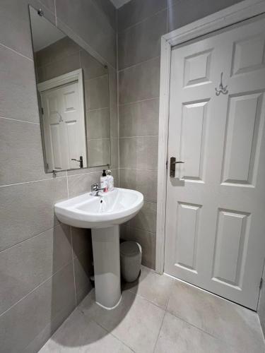 2025 Award Winner Liverpool Cherry House - 4 Bedrooms photo 36