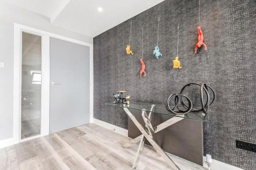 Gambar di galeri bagi Luxurious Penthouse with Bar at Glasgow Hydro & SECC di Glasgow