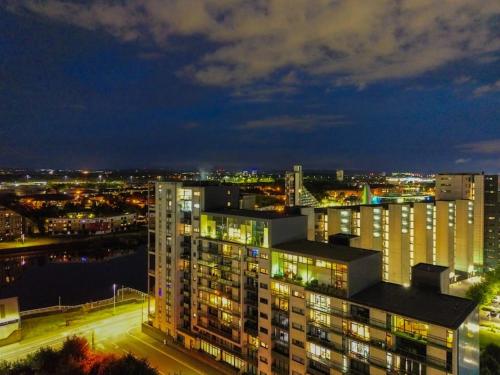 Gambar di galeri bagi Luxurious Penthouse with Bar at Glasgow Hydro & SECC di Glasgow