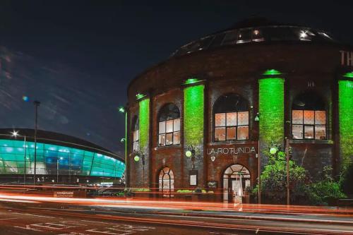 Gambar di galeri bagi Luxurious Penthouse with Bar at Glasgow Hydro & SECC di Glasgow