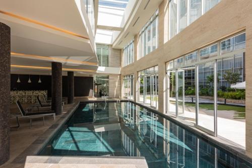 Πισίνα στο ή κοντά στο Sonata en Alpha Residences Lomas de Angelop