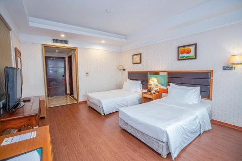 Postel nebo postele na pokoji v ubytování The Vissai Hotel