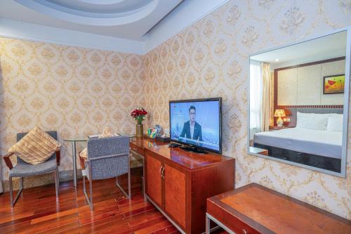 TV a/nebo společenská místnost v ubytování The Vissai Hotel