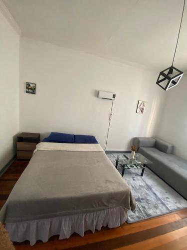 Postel nebo postele na pokoji v ubytování CASA ROMÁN Habitación en Providencia con áreas compartidas