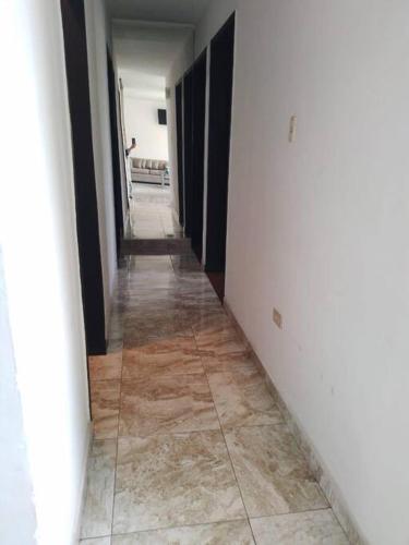 a hallway with a tile floor in a room at Hermoso, Apartamento zona Este in Barquisimeto