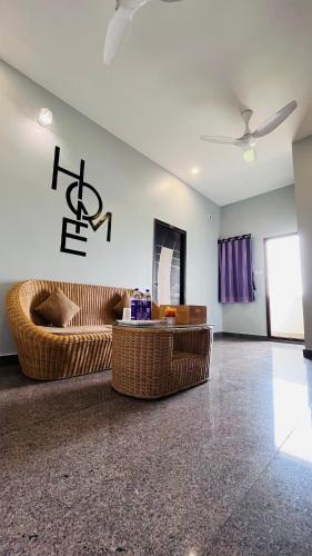 Area soggiorno di THE JEYAM RESIDENCY - Opp To Mangrove Boating, Pondicherry - JR Groups