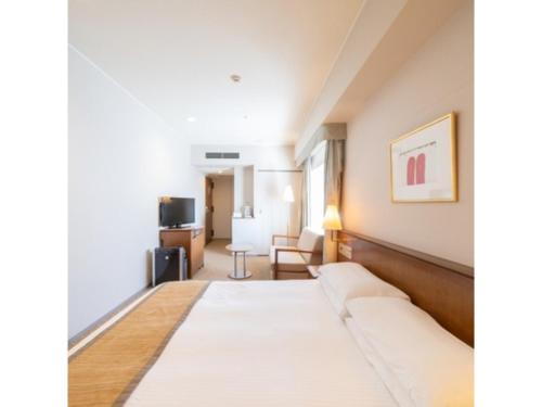 a hotel room with a bed and a couch at Hotel Terrace The Square Hitachi - Vacation STAY 21918v in Hitachi