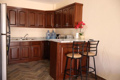 Kuchyň nebo kuchyňský kout v ubytování Condo in town 2 bedroom apartment#1