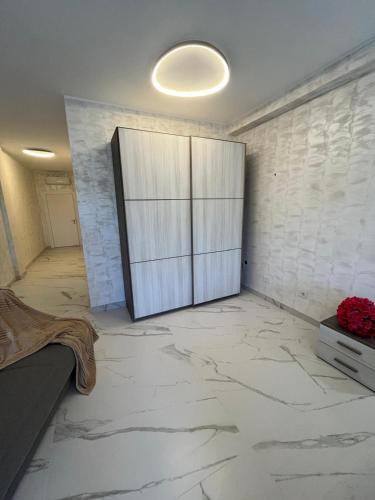 a room with a large door on the wall at Hotel Paladini in Porto Cesareo