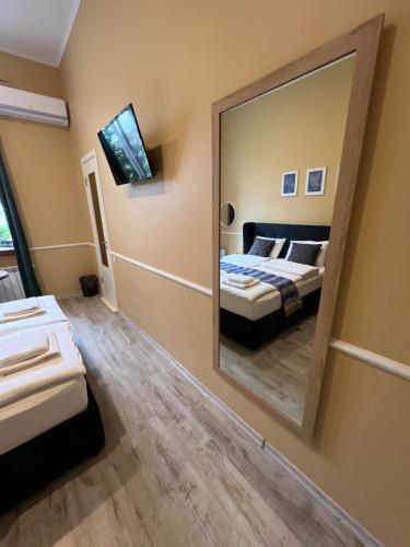 a large mirror in a room with a bed and a bed sqor at Kavaler inn hotel in Kuty