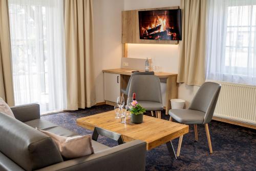 a living room with a table and chairs and a laptop at Im Wiesengrund in Lalendorf
