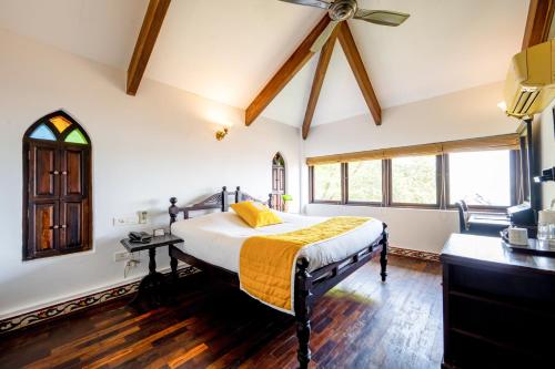 Cama o camas de una habitación en Bloom Boutique Waterfront Fort Kochi